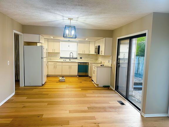 3rd image of 8073 Timbertree Way