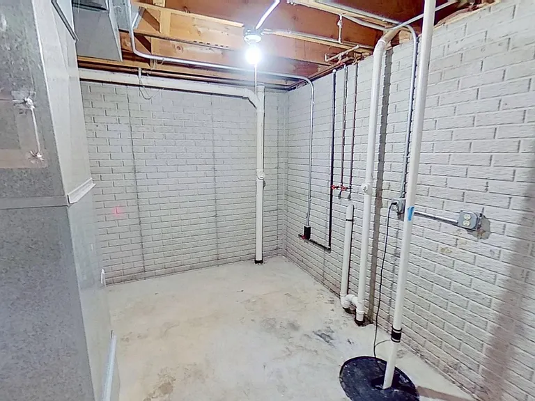 5101 Hickman Rd — Photo 7