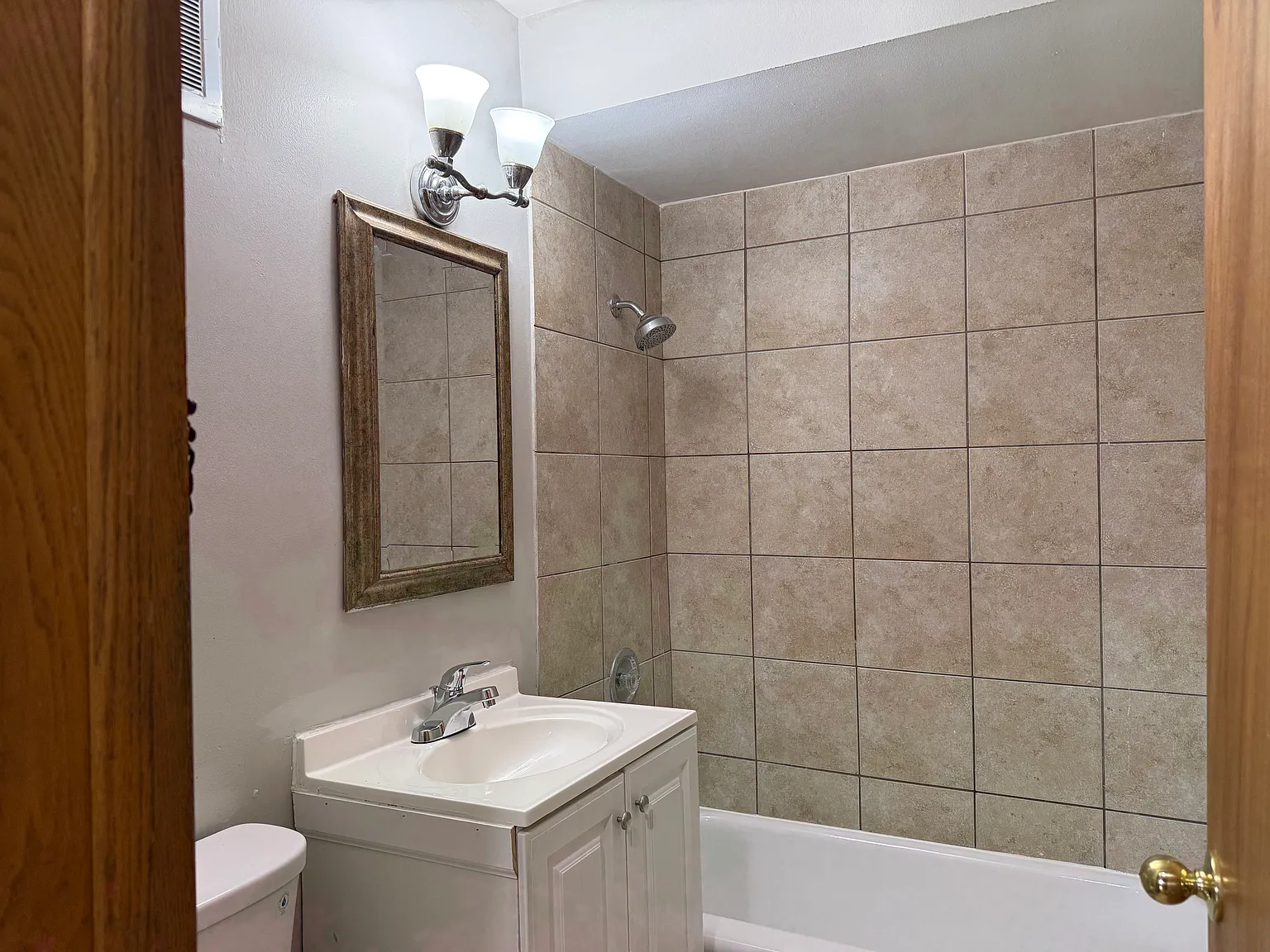 2 bed, 900 sqft, $1,600 — Photo 4