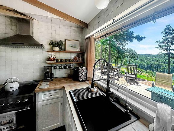 4th image of 170 Lynn Creek Dr