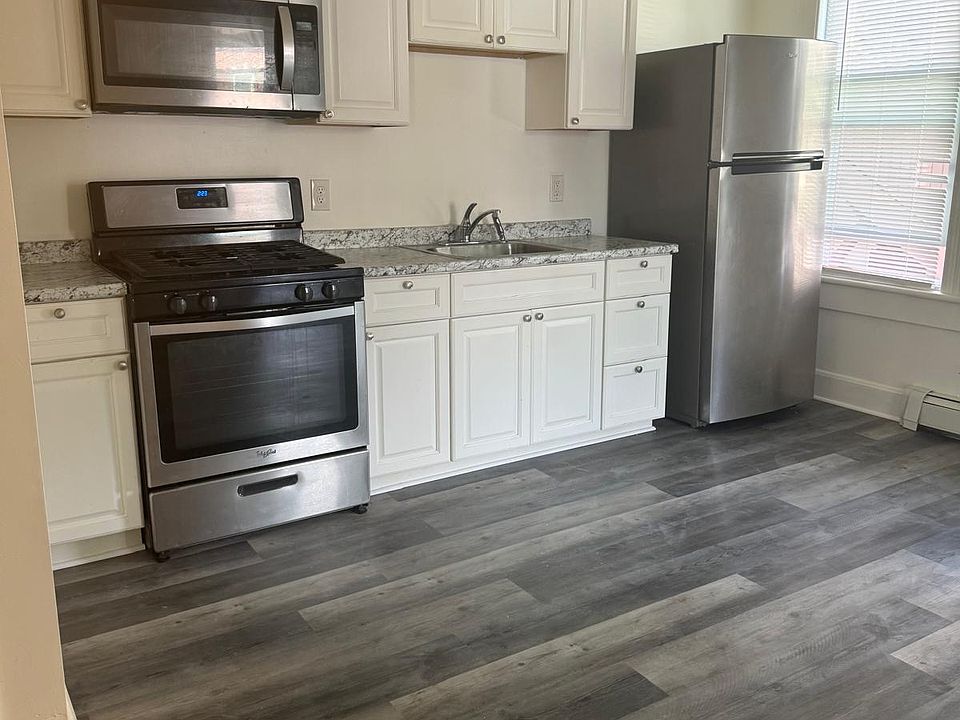 2nd image of 135 Caroline St #3