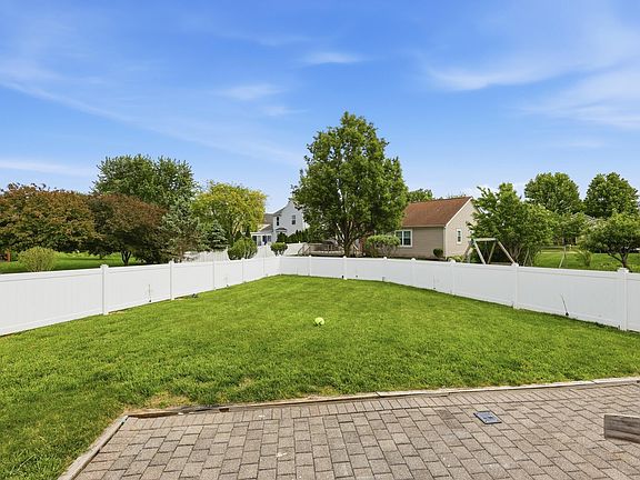 3rd image of 6437 Hemmingford Dr
