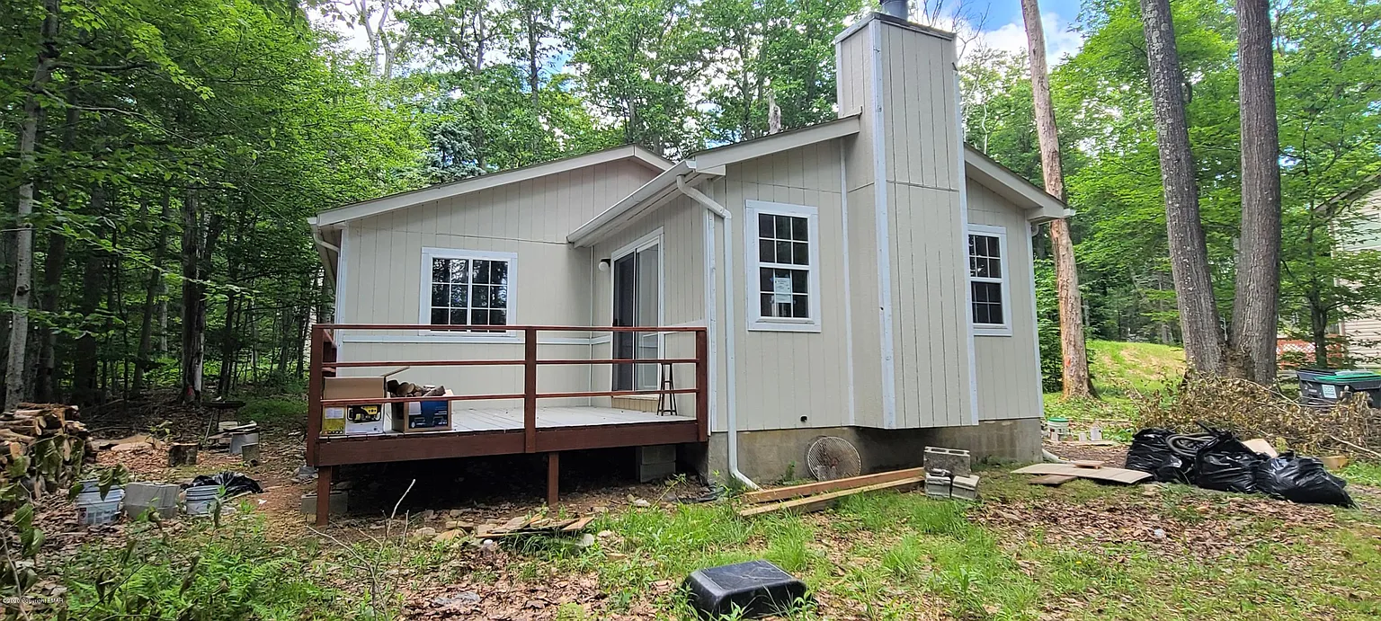 8122 Wildflower Dr photo 1