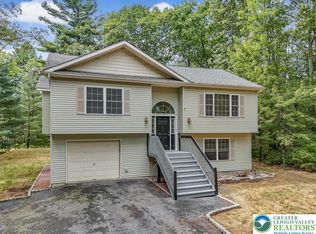 107 Lake Forest Dr, Dingmans Ferry, PA 18328