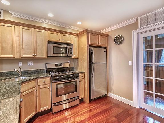 4th image of 523 E 2nd St #5