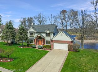 358 Orchard Ridge Dr, Lake Orion, MI 48362