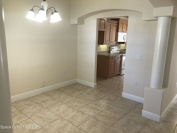 4th image of 3987 Foothill Dr