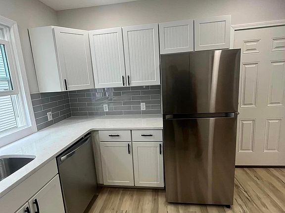 3rd image of 473 Colvin Ave APT 1
