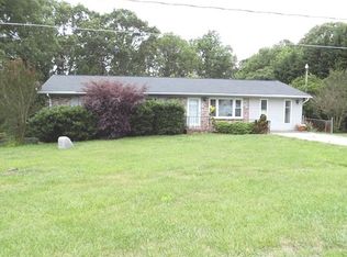 8005 Pate Dr, Oak Ridge, NC 27310