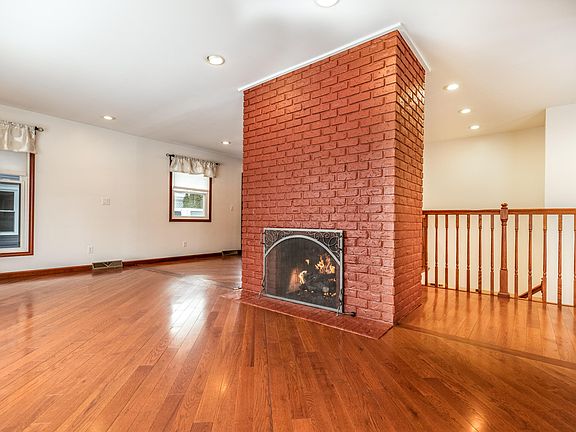 5th image of 119 N Grand St