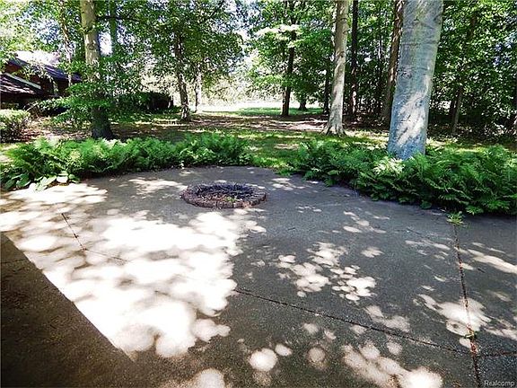 3rd image of 2208 Crestline Dr