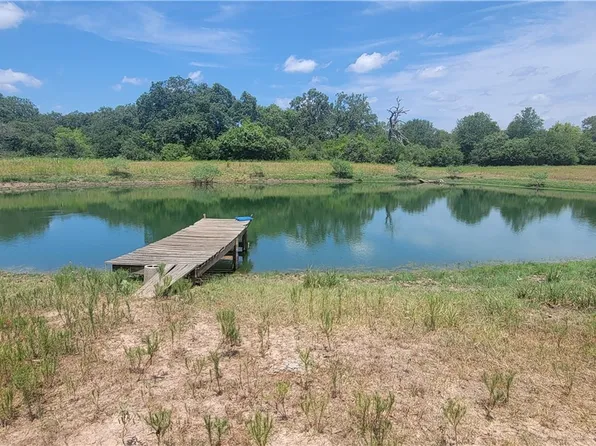 714 County Road 211a, Hallettsville, TX 77964