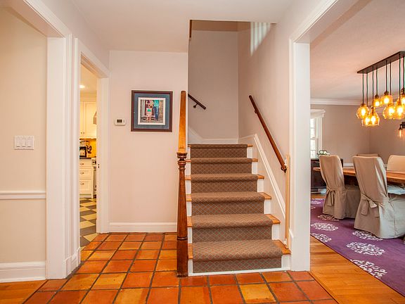 3rd image of 18 Carleon Ave