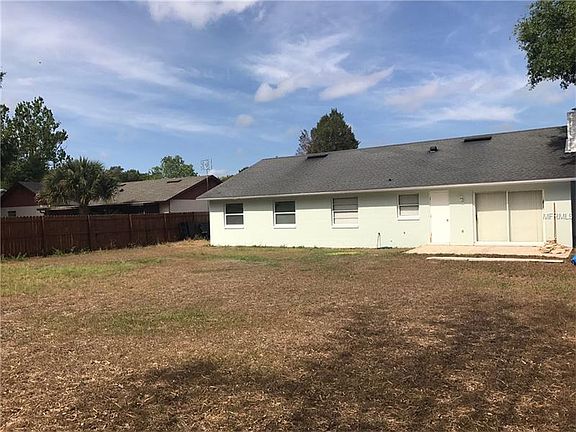 3rd image of 2036 Houndslake Dr