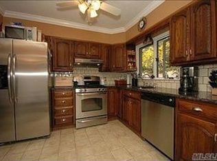 121 Mill Dam Rd, Centerport, NY 11721