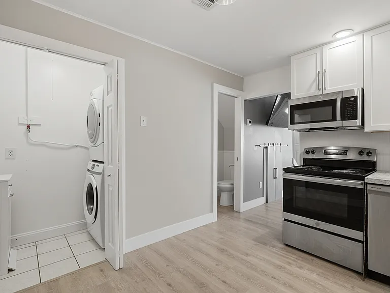 862 N Main St — Photo 5