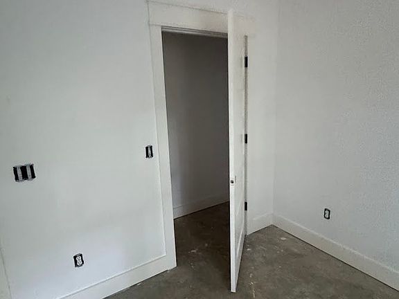 4th image of 347 Springhill Dr
