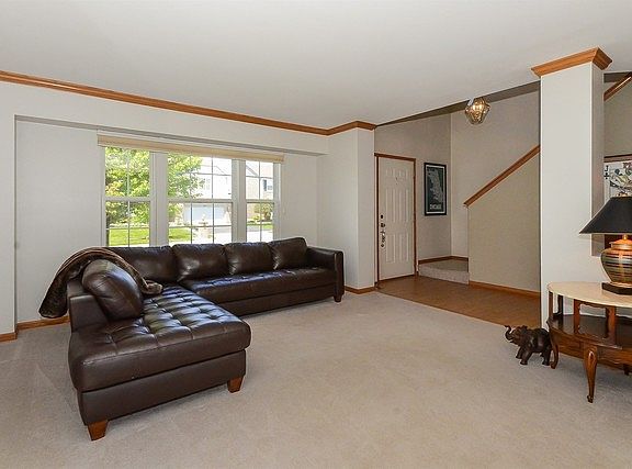 4th image of 585 N Thorndale Ln