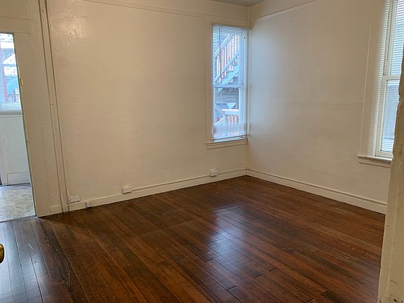 5th image of 1558 Howard St