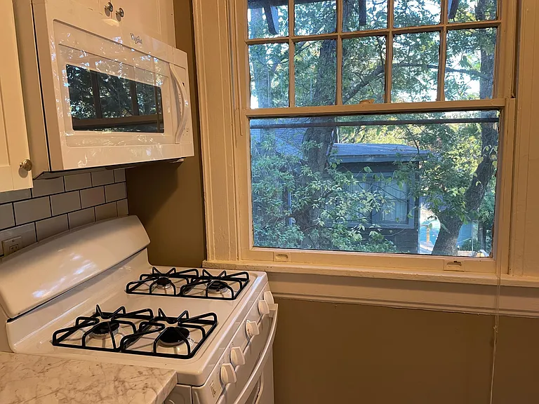 1425 Kavanaugh Blvd #8 — Photo 11