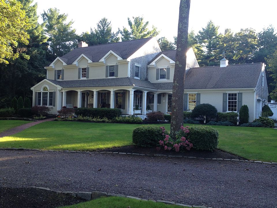 1st image of 11 Rosewood Dr