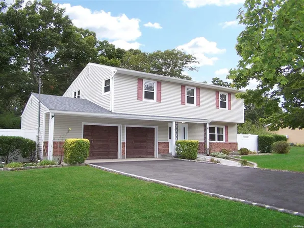 14 Champlin Street, Ronkonkoma, NY 11779