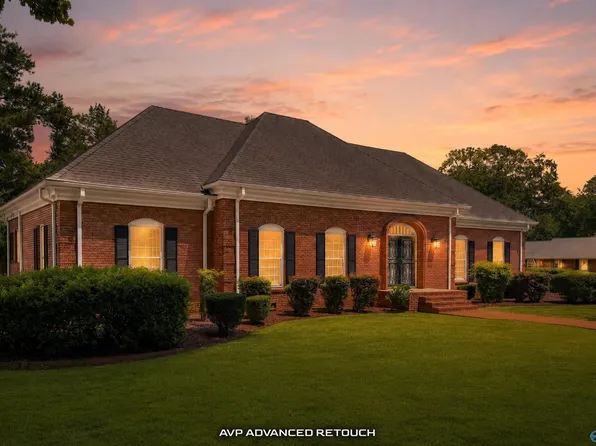 1706 Woodmont Dr SE, Decatur, AL 35601