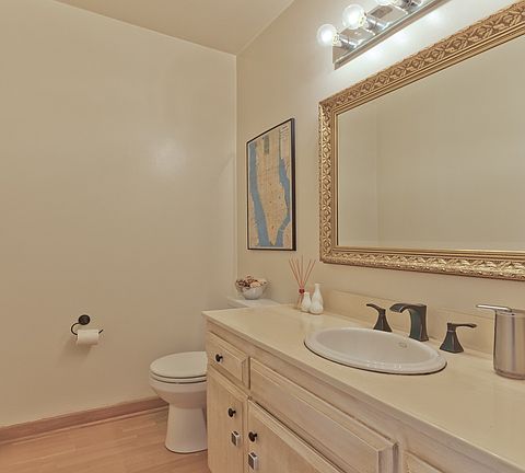 4th image of 2666 31st St Unit 10