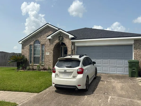 1861 Redwood Ln, Dayton, TX 77535