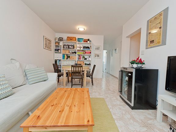 3rd image of 1452 31st Ave #3
