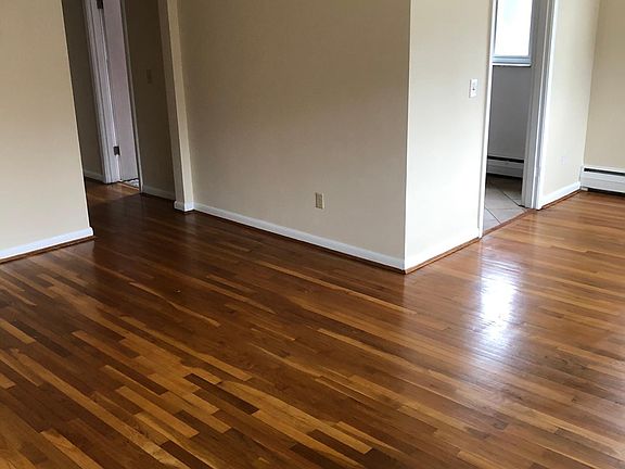 4th image of 3525 Linwood Ave APT 4