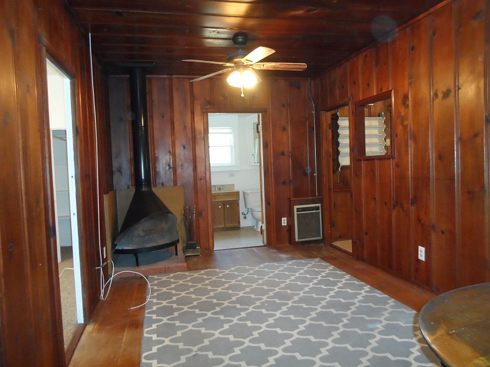 Living Room with fireplace