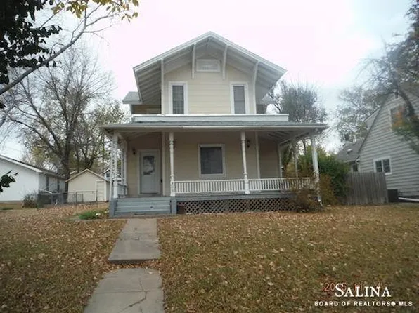 409 NW 7th St, Abilene, KS 67410