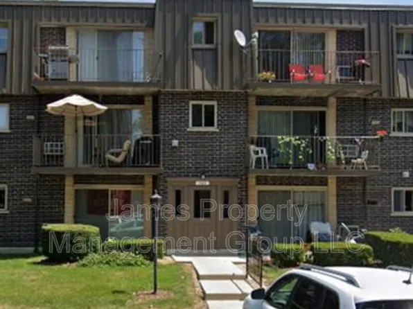 568 Fairway View Dr #4-2L, Wheeling, IL 60090