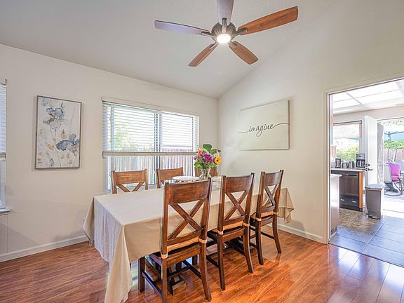 3rd image of 555 Tyrella Ave