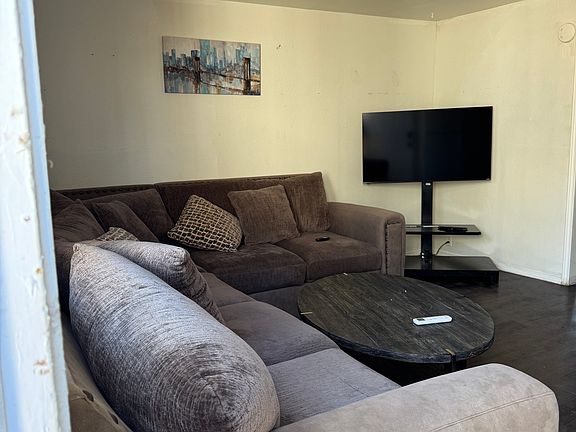 2nd image of 413 N Jefferson St APT 3