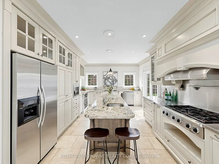 1316 Cambridge Dr — Photo 19