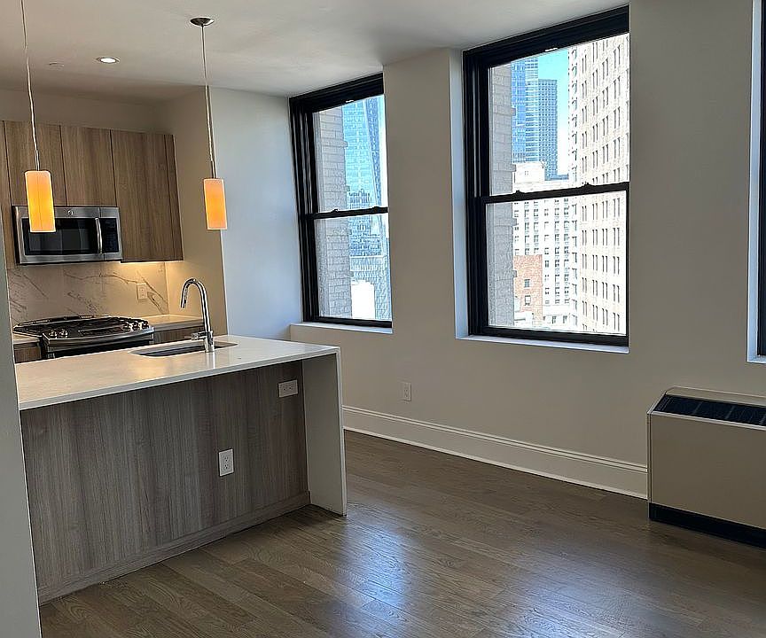 1st image of 15 Park Row APT 16L