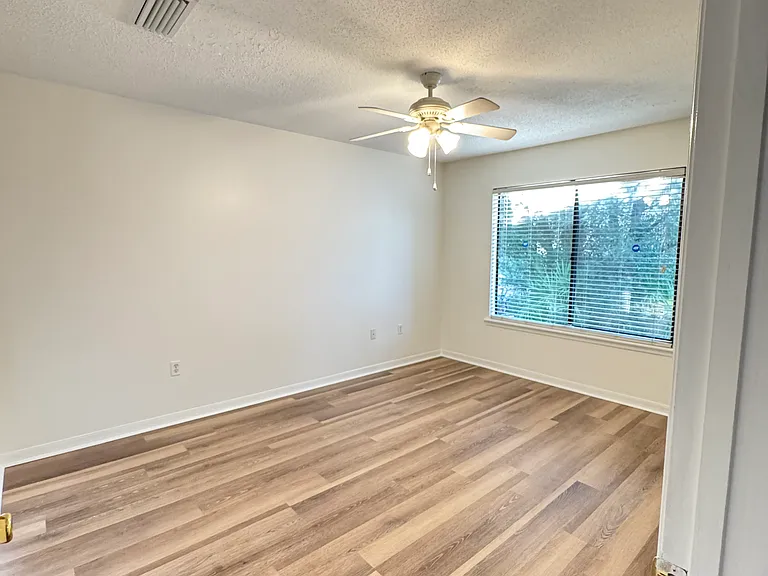 317 Redwood Ln — Photo 9