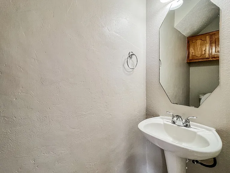 6902 Graham Dr — Photo 16