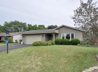 1112 Eastern Trl, Mukwonago, WI 53149