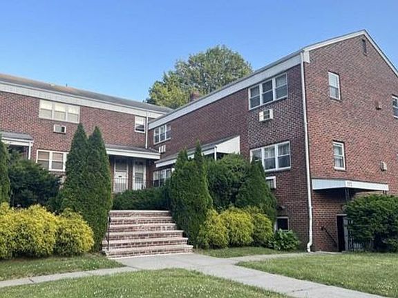 2nd image of 128-132 Bloomfield Ave #2B