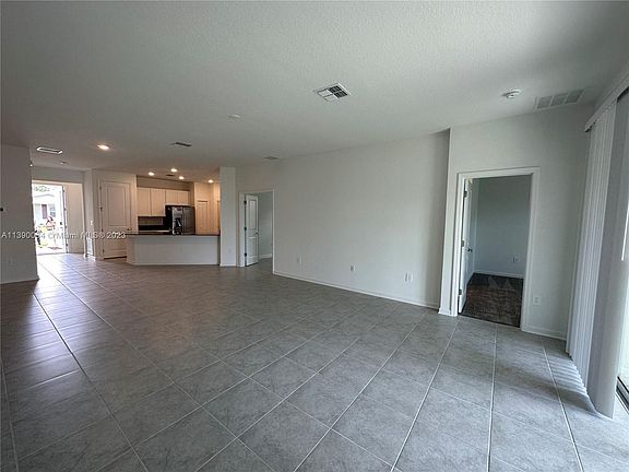 5th image of 909 Jackson Ave