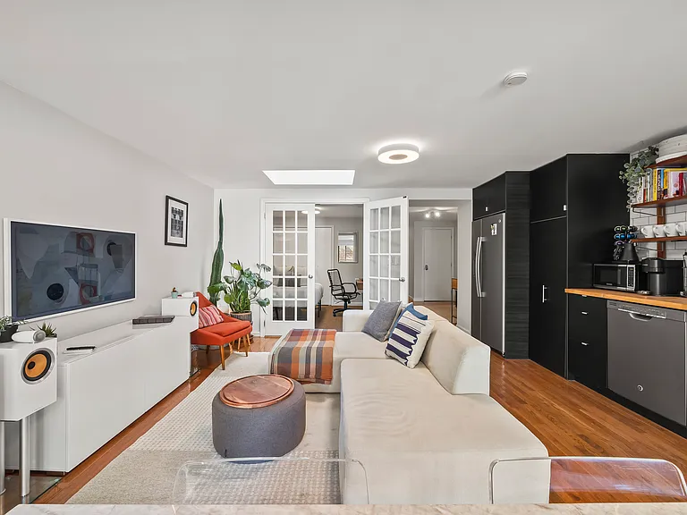 649 De Kalb Ave #1 — Photo 8
