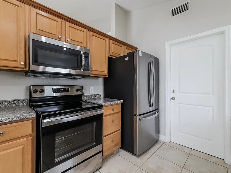 2120 Cuxham Ct — Photo 9
