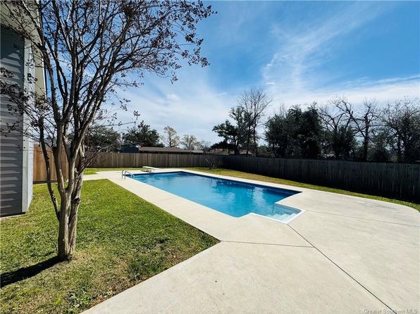 925 Lilliput Ln, Sulphur, LA 70663