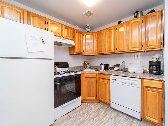 4th image of 36-21 37th St #1R