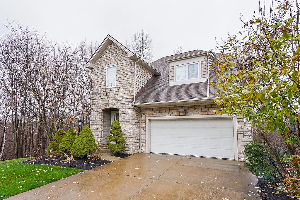 3729 Edgehill Dr — Photo 2
