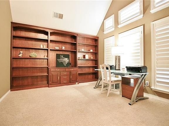 5th image of 329 Bricknell Dr