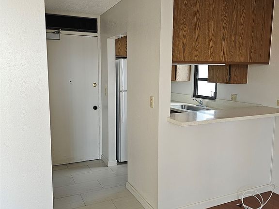 4th image of 2100 Date St APT 1907